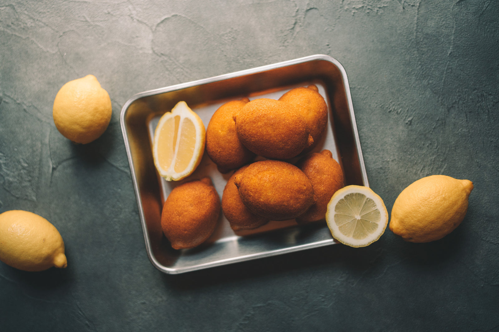 A coffee break with lemon cake by Kurasu